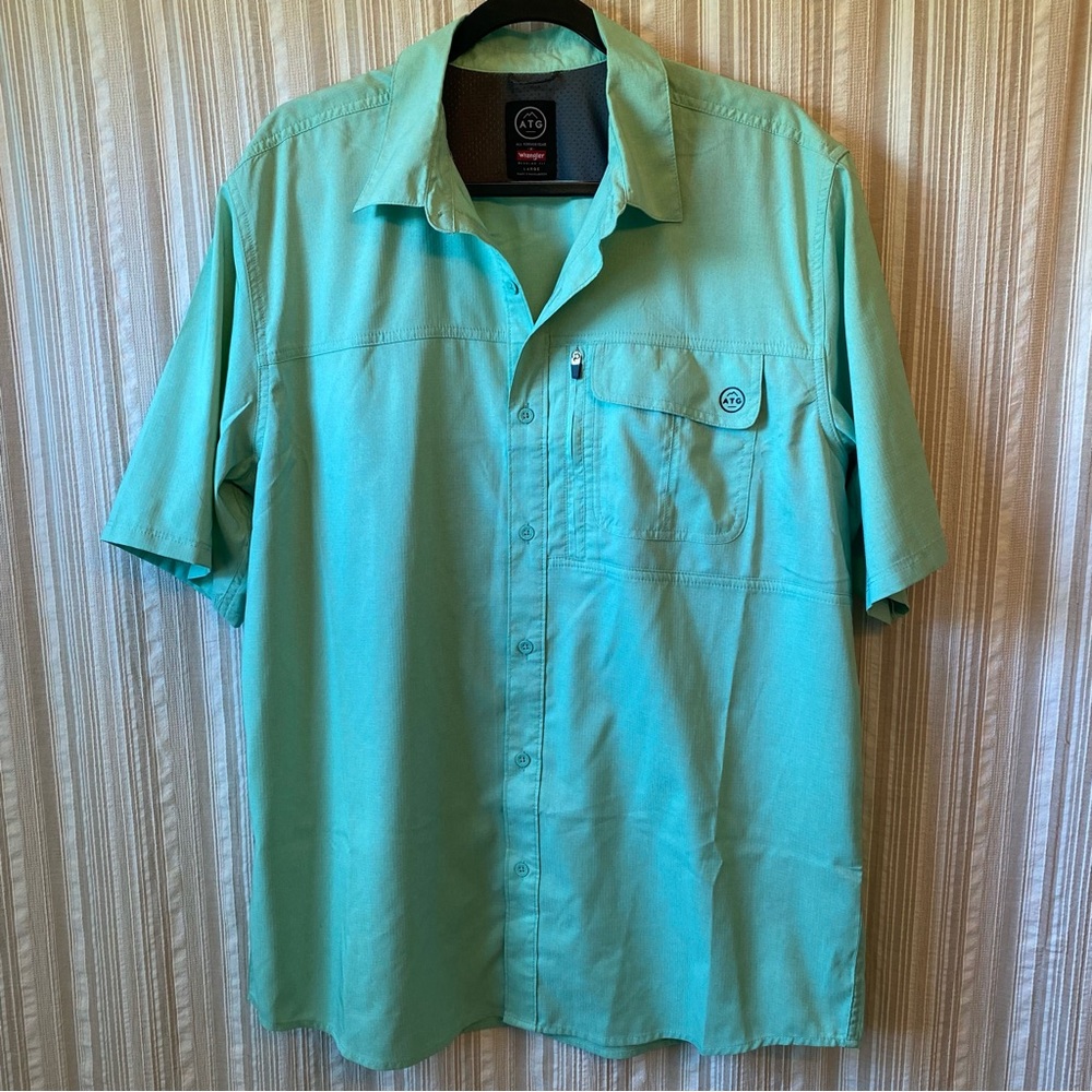 Men's Short Sleeve Button-Up Shirt in Mint Green